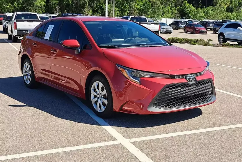 2020 Toyota Corolla LE photo 1