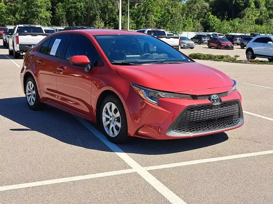 2020 Toyota Corolla LE photo 1