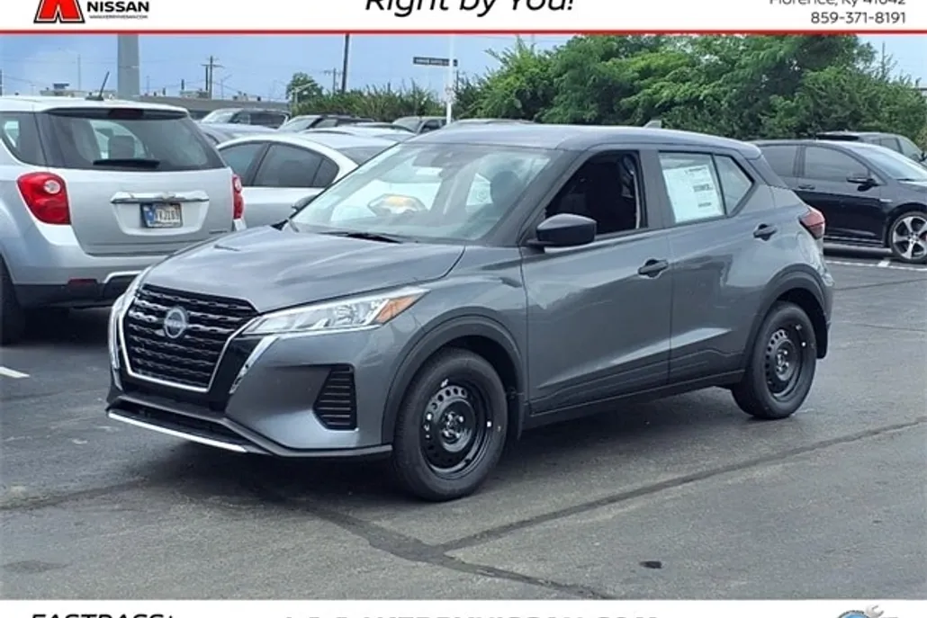 2025 Nissan Kicks Play S photo 1