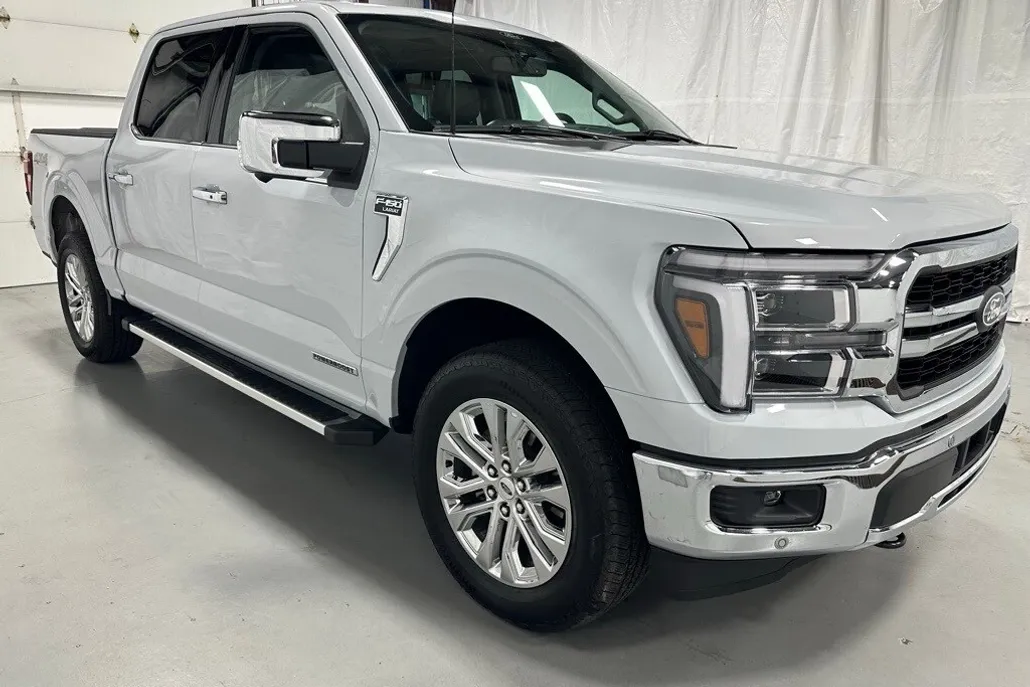 2025 Ford F-150 Lariat photo 1