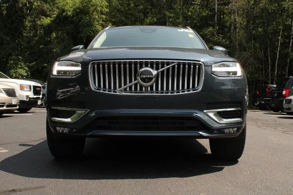 2025 Volvo XC90 Plus photo 1