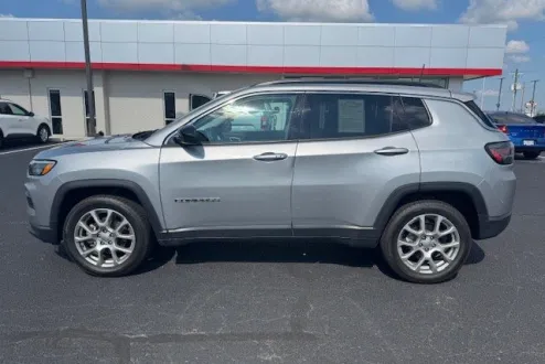 2022 Jeep Compass Latitude Lux photo 1