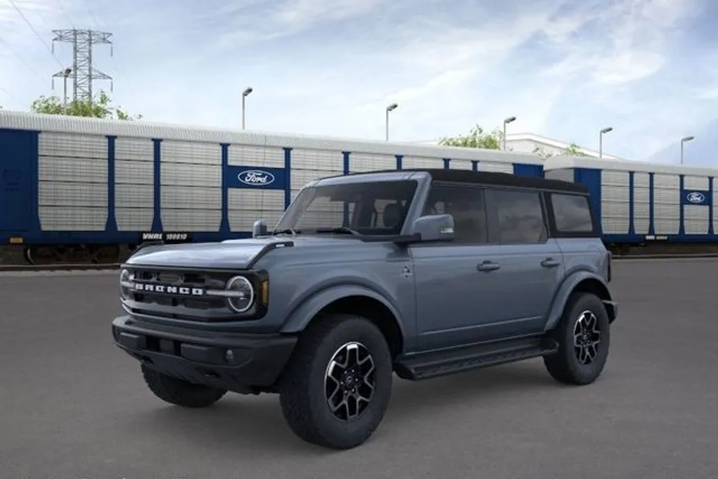 2025 Ford Bronco Outer Banks photo 1