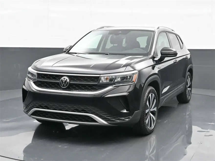 2023 Volkswagen Taos SE photo 1