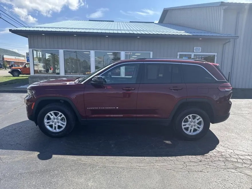 2022 Jeep Grand Cherokee Laredo photo 1