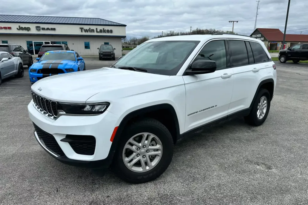 2023 Jeep Grand Cherokee Laredo photo 1