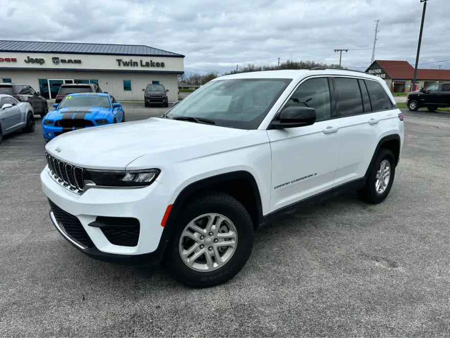 2023 Jeep Grand Cherokee Laredo photo 1