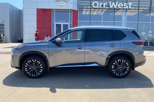 2024 Nissan Rogue Platinum photo 2