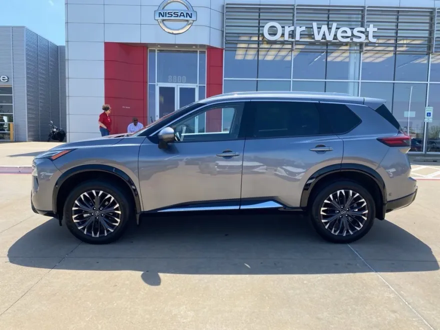 2024 Nissan Rogue Platinum photo 2