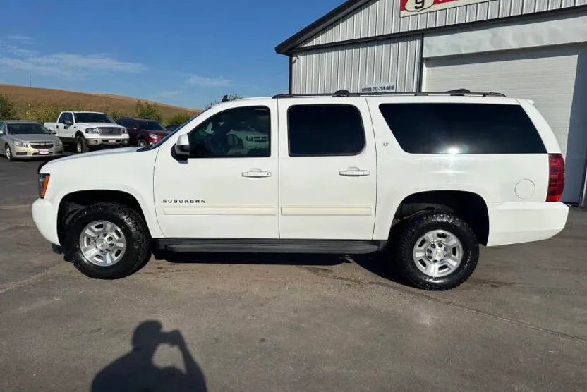 2011 Chevrolet Suburban LT 2500 photo 1