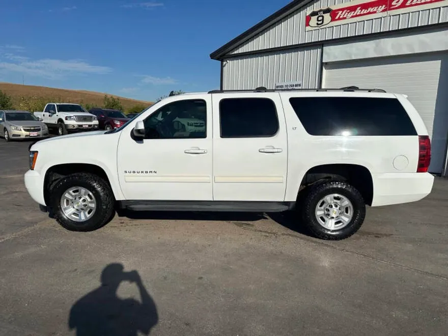 2011 Chevrolet Suburban LT 2500 photo 1