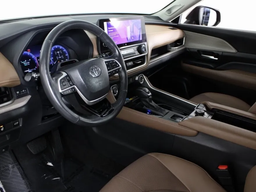 2024 Toyota Grand Highlander XLE photo 1