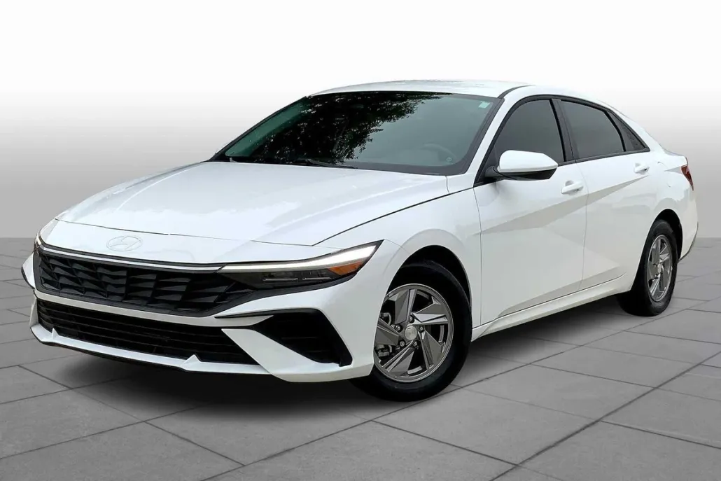 2025 Hyundai Elantra SE photo 1