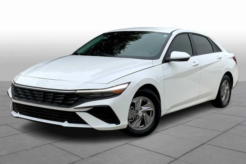 2025 Hyundai Elantra SE photo 1