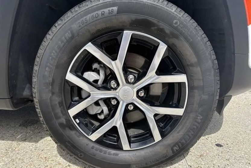 2024 Jeep Grand Cherokee Limited photo 1