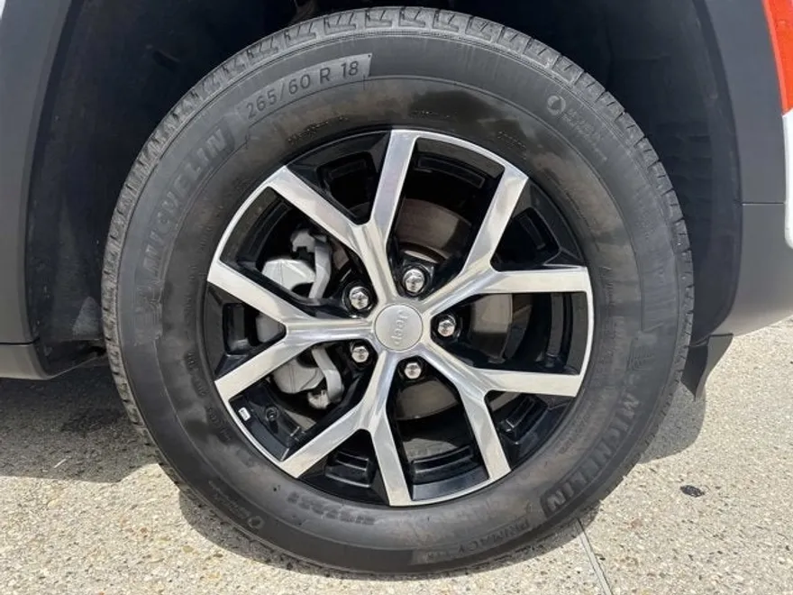 2024 Jeep Grand Cherokee Limited photo 1
