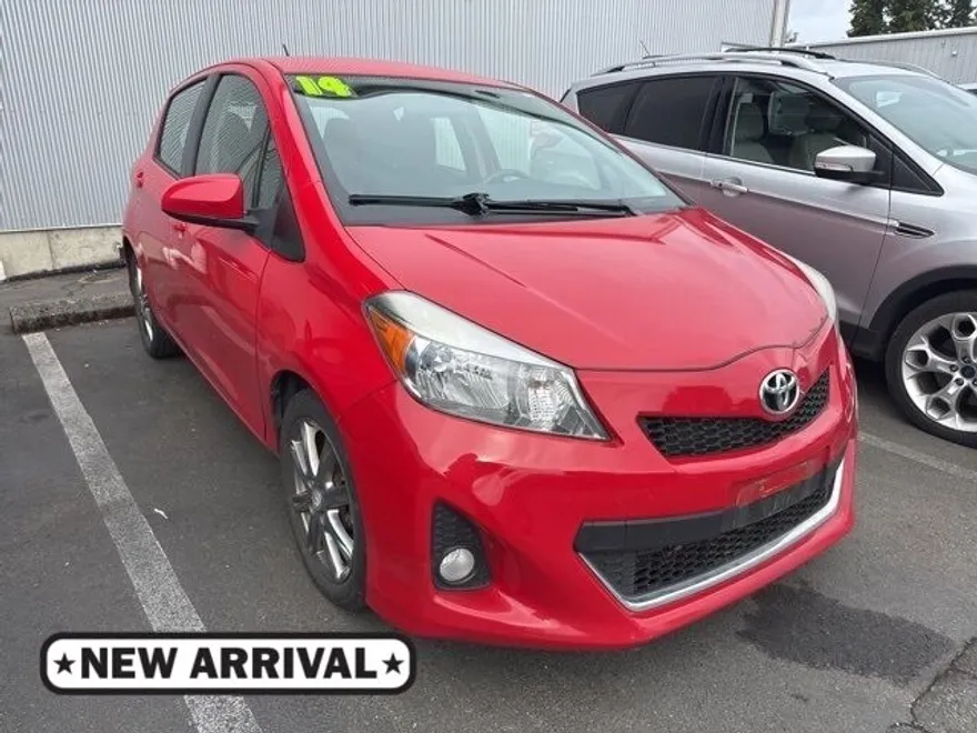 2014 Toyota Yaris SE photo 1