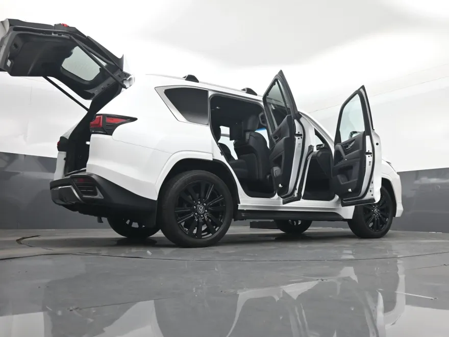 2023 Lexus LX 600 Ultra Luxury photo 1