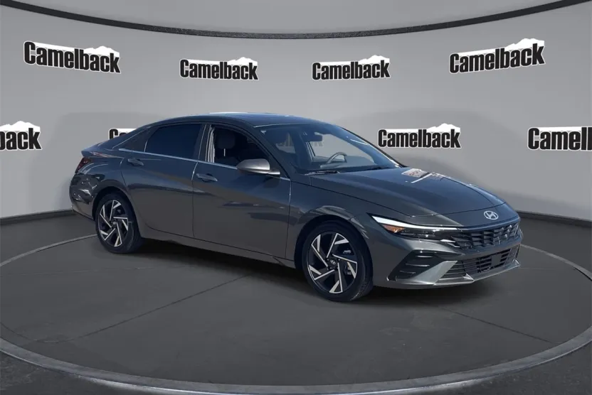 2025 Hyundai Elantra SEL Convenience photo 1