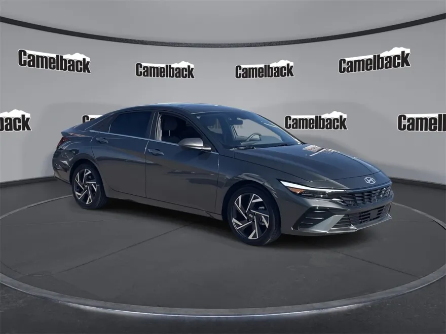 2025 Hyundai Elantra SEL Convenience photo 1