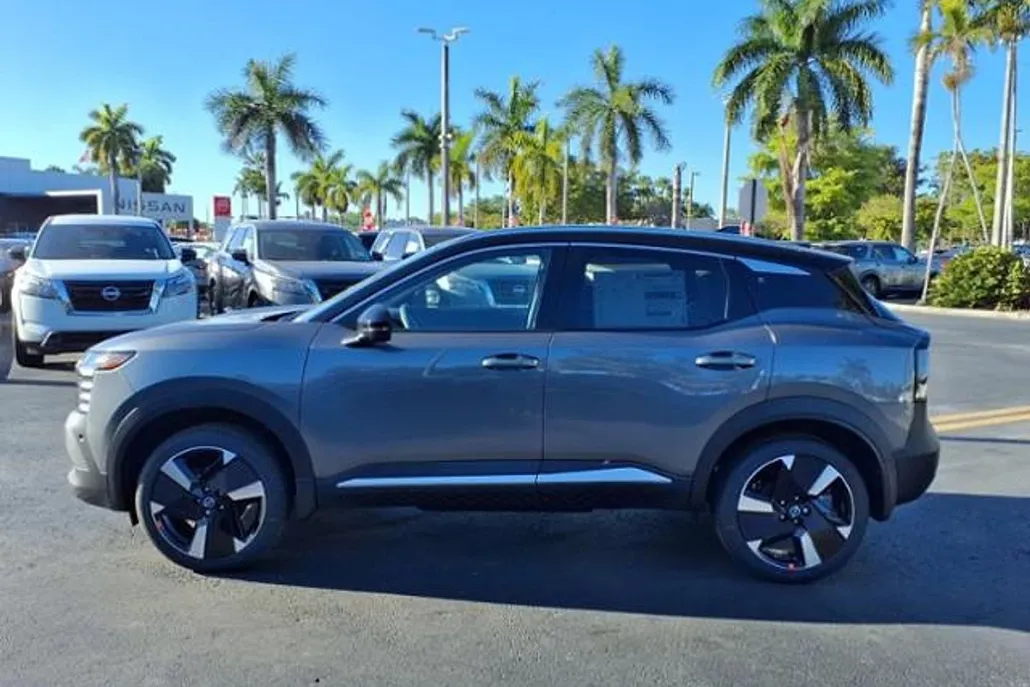 2025 Nissan Kicks SR photo 1