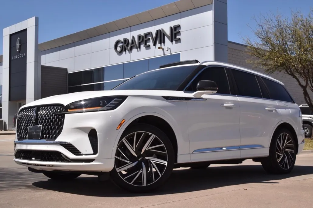 2025 Lincoln Aviator Black Label photo 1