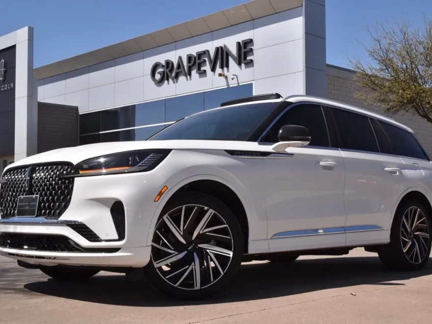 2025 Lincoln Aviator Black Label photo 1