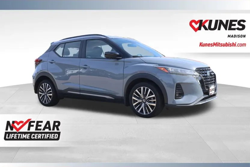 2021 Nissan Kicks SR photo 1