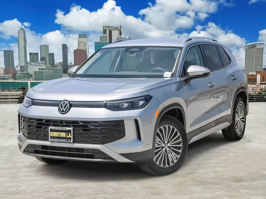 2025 Volkswagen Tiguan S photo 1