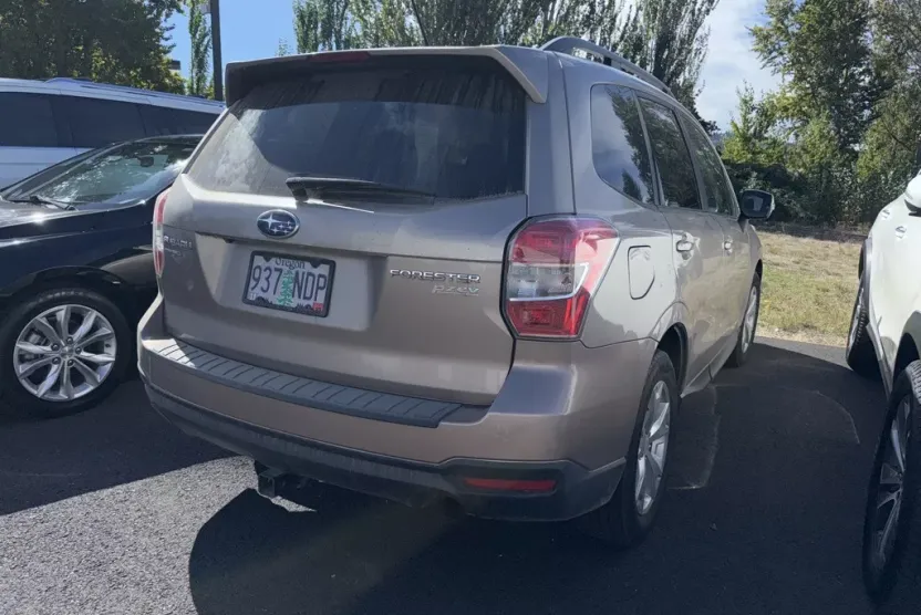 2014 Subaru Forester 2.5i Touring photo 1