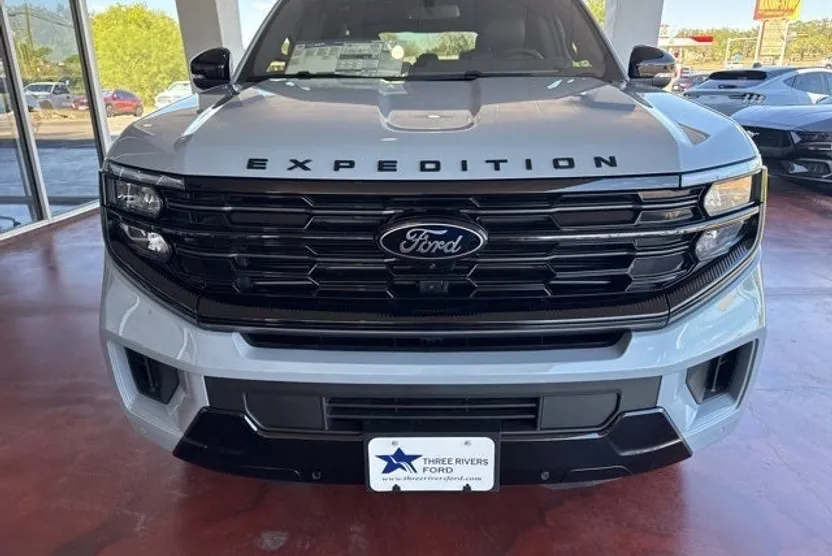 2025 Ford Expedition Platinum MAX photo 1
