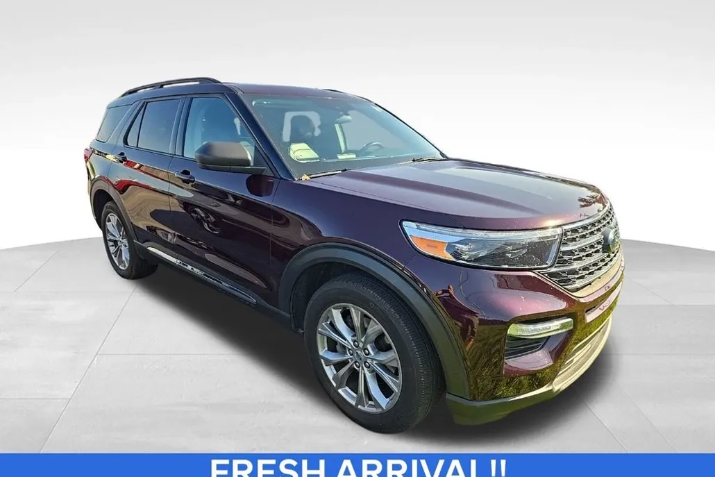 2023 Ford Explorer XLT photo 1