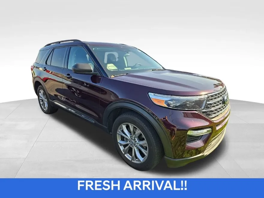 2023 Ford Explorer XLT photo 1