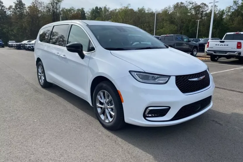 2026 Chrysler Pacifica photo 1