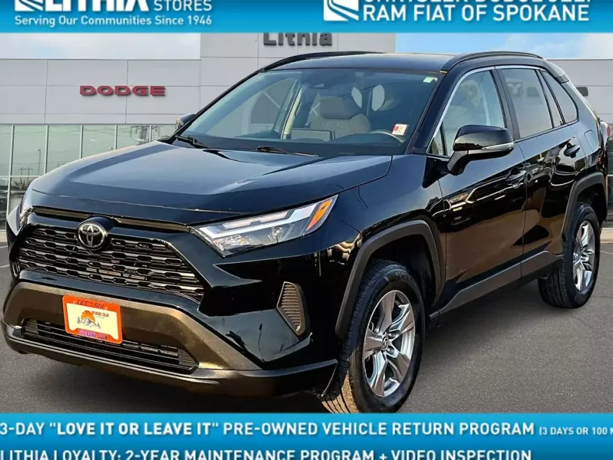 2024 Toyota RAV4 XLE photo 1