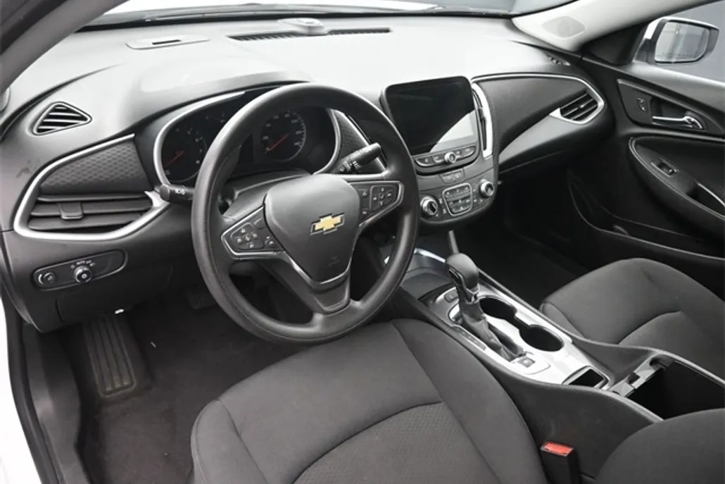 2024 Chevrolet Malibu 1LT photo 1