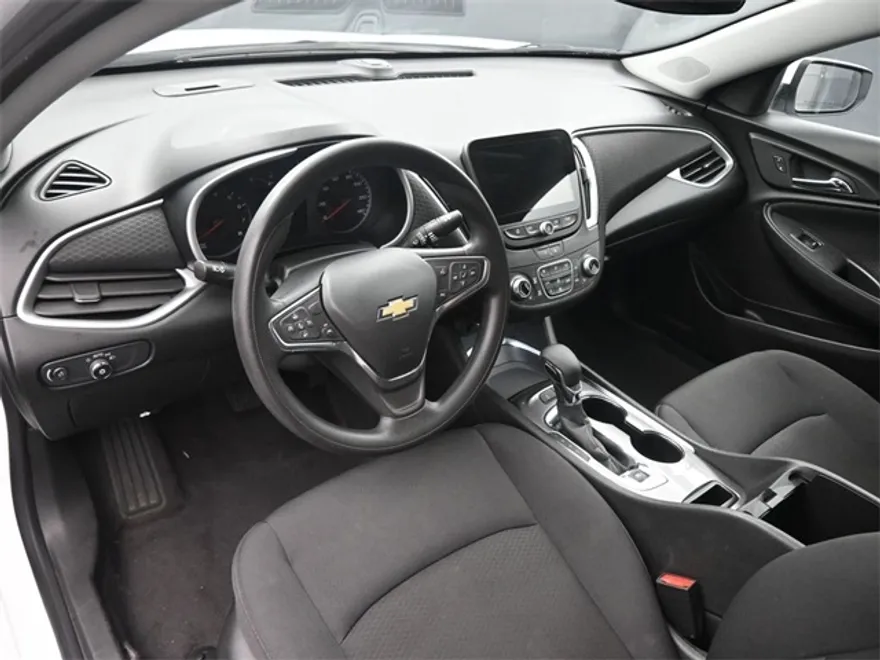 2024 Chevrolet Malibu 1LT photo 1