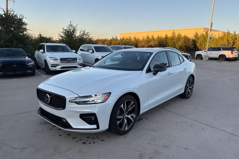 2023 Volvo S60 B5 Plus photo 1