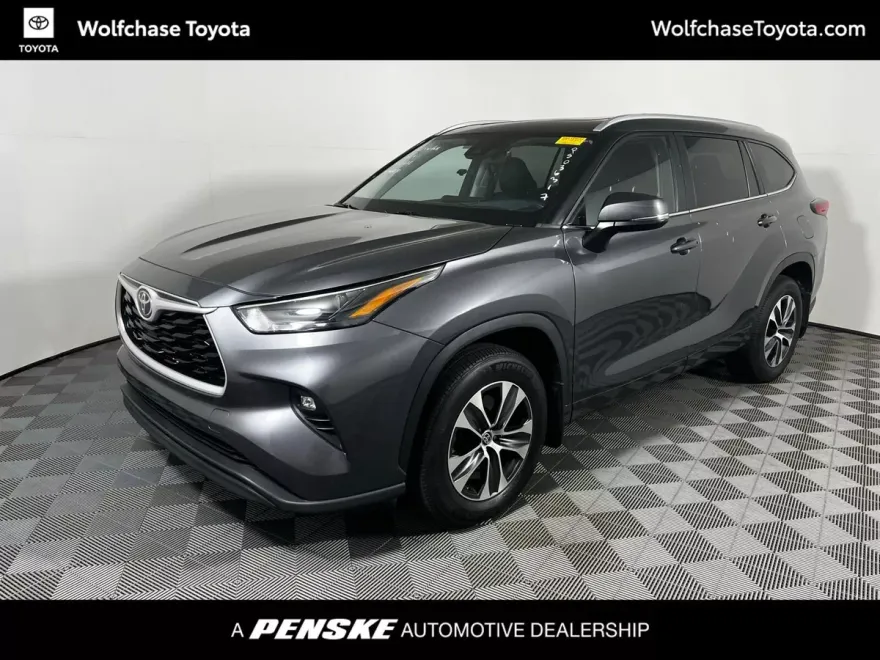 2023 Toyota Highlander XLE photo 1