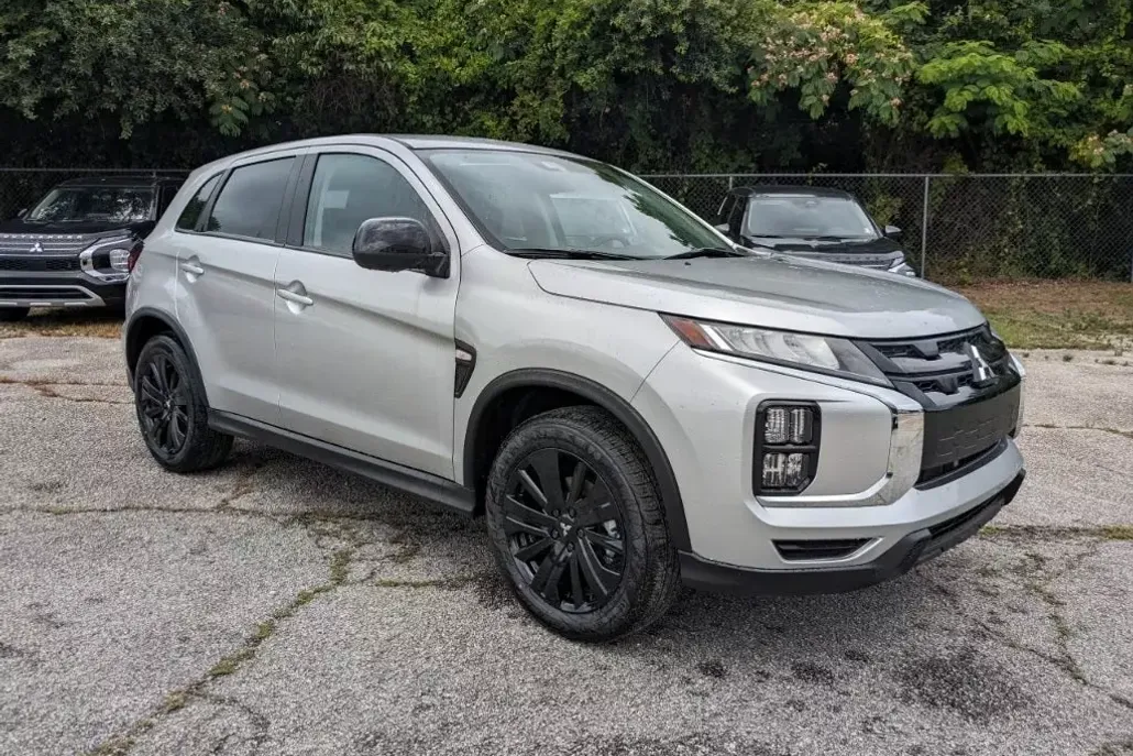 2024 Mitsubishi Outlander Sport LE photo 1