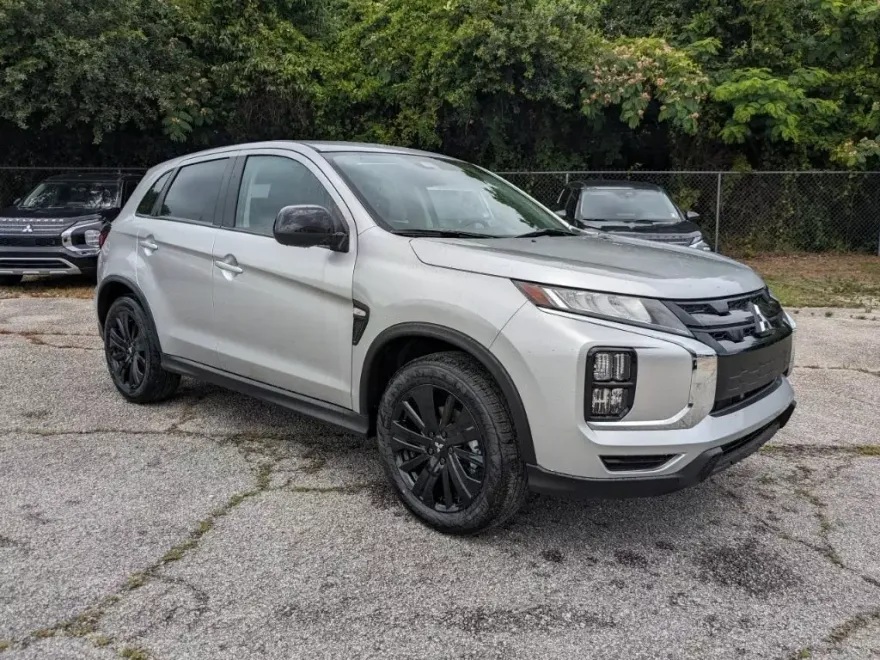 2024 Mitsubishi Outlander Sport LE photo 1