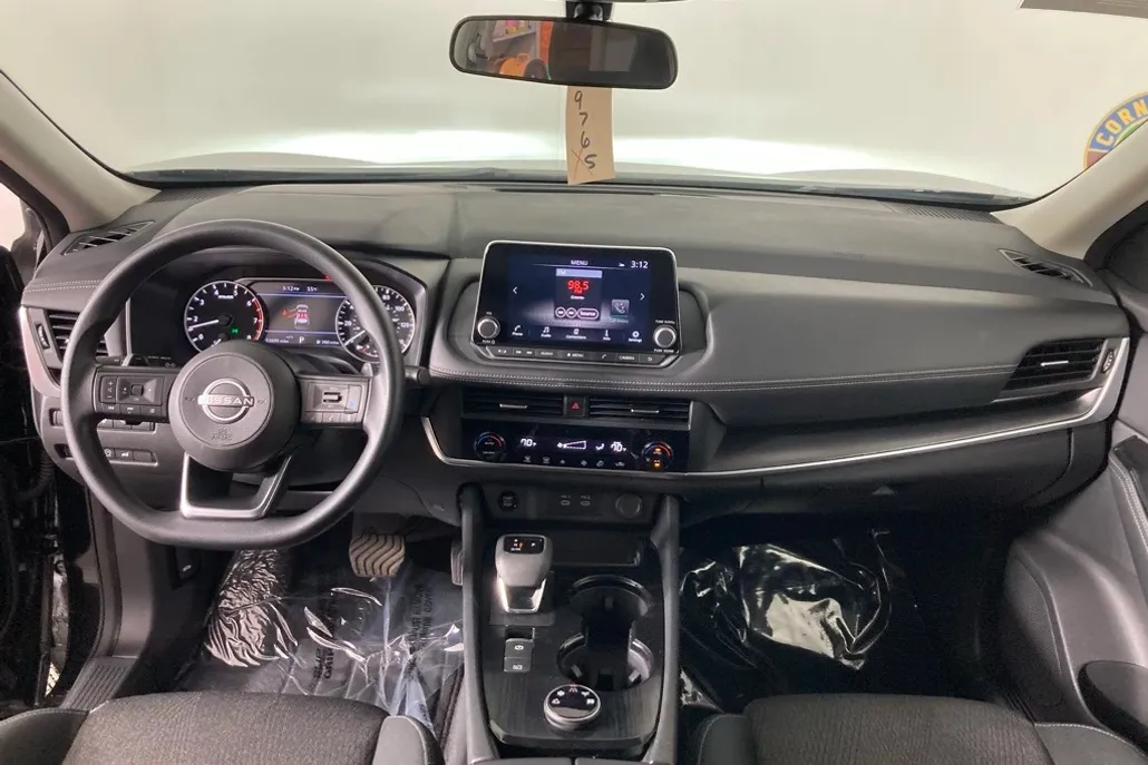 2024 Nissan Rogue SV photo 1