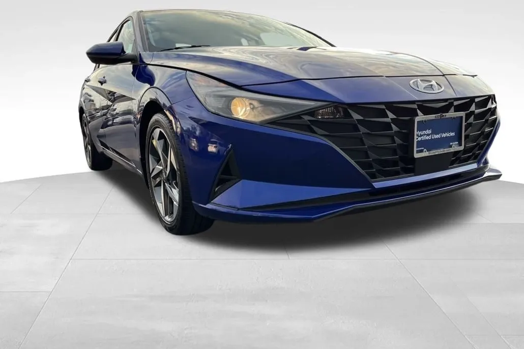 2023 Hyundai Elantra SEL photo 1