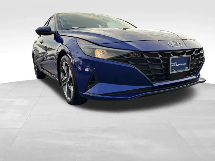 2023 Hyundai Elantra SEL photo 1