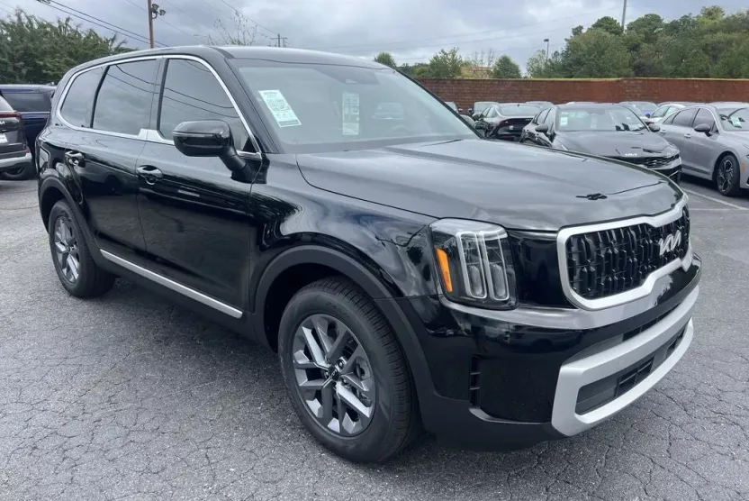 2025 Kia Telluride LX photo 1