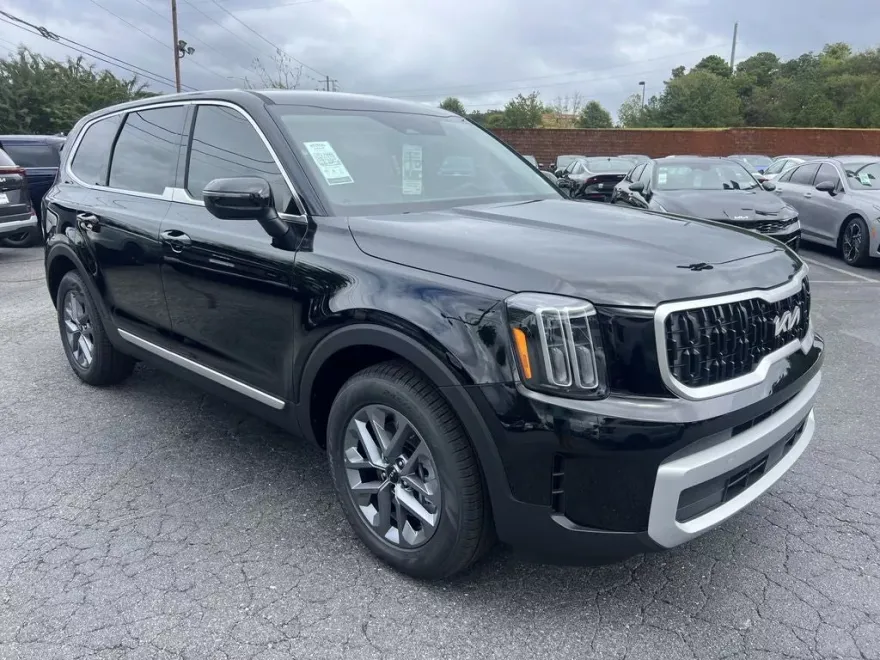 2025 Kia Telluride LX photo 1
