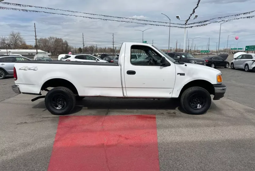 2004 Ford F-150 Heritage XL photo 1