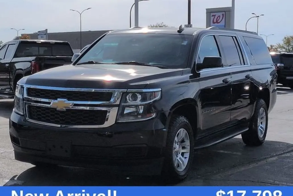 2019 Chevrolet Suburban LT photo 1