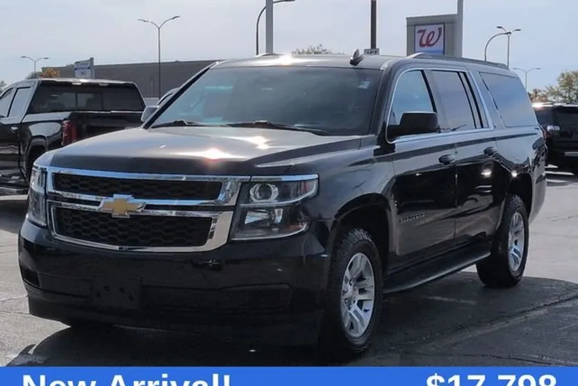2019 Chevrolet Suburban LT photo 1