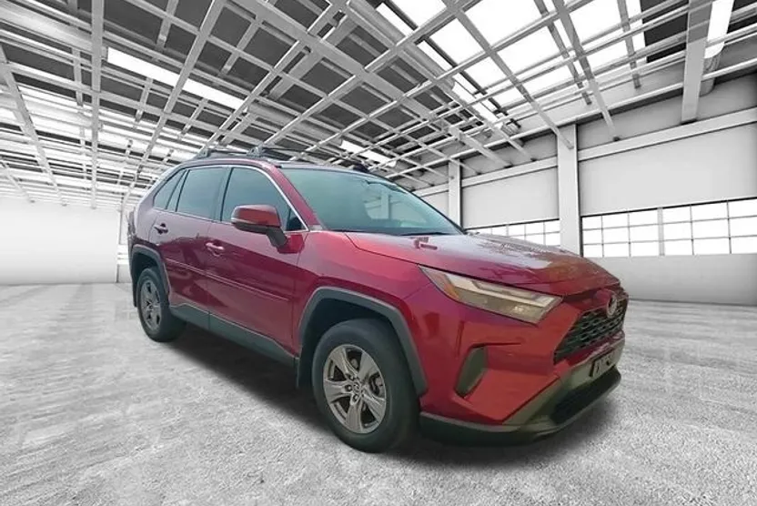 2023 Toyota RAV4 XLE photo 1